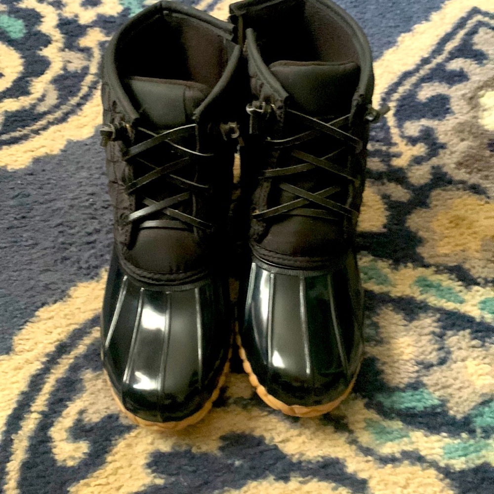 Like new black quilted top duck boots from Kohl’s